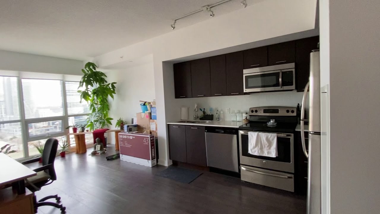 2205-2220 Lake Shore Boulevard West, Etobicoke, Ontario M8V 0B1