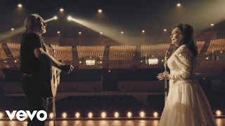 Miniatura de vídeo de "Loretta Lynn - Lay Me Down (Official Music Video) ft. Willie Nelson"