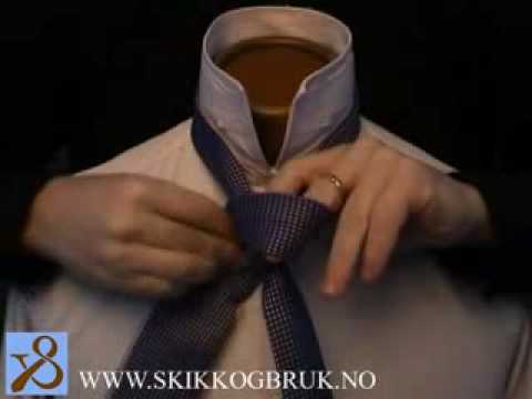 Aprendendo a  dar nó em gravata tipo- Windsor