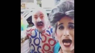 Clowns! Clowns!