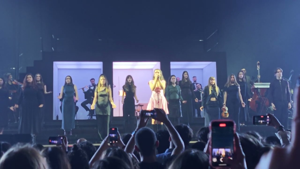 Amaia Romero - Fantasma (directo) (Si abro los ojos no es real 22/2/25)