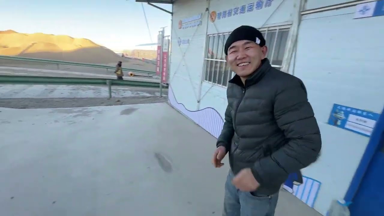 骑行“生命的禁区”——可可西里 来到了最难路段五道梁，全程搓衣板路，路太烂了夜晚露宿野生桥洞与狼为伴！