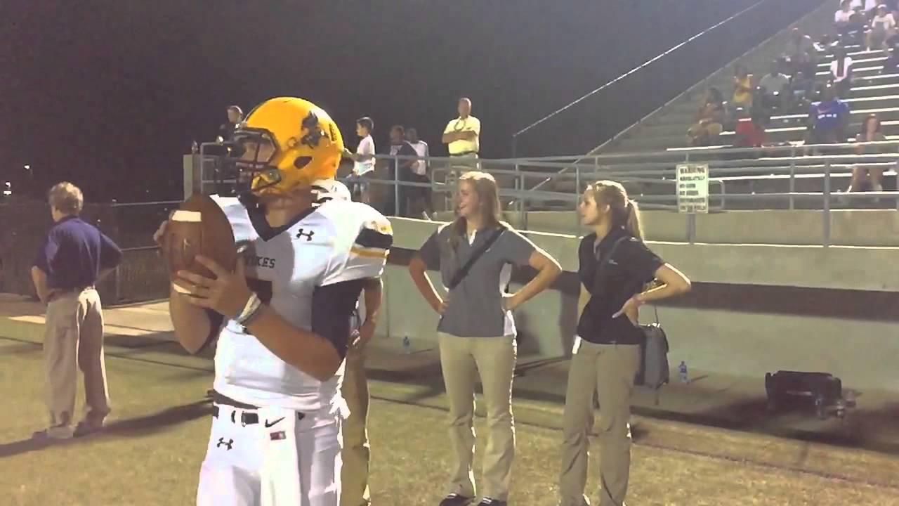 Arlington Lamar QB and UT commit Shane Buechele warms up before his first high  school game of 2015 