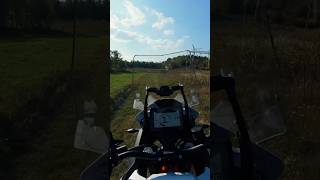 Vozim KTM 1290 Super Adventure R  po livadama🏞️ Da li može da se vozi na off-roadu?