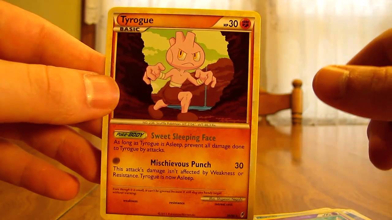 Opening a Snivy Black and White Pokemon Card Tin