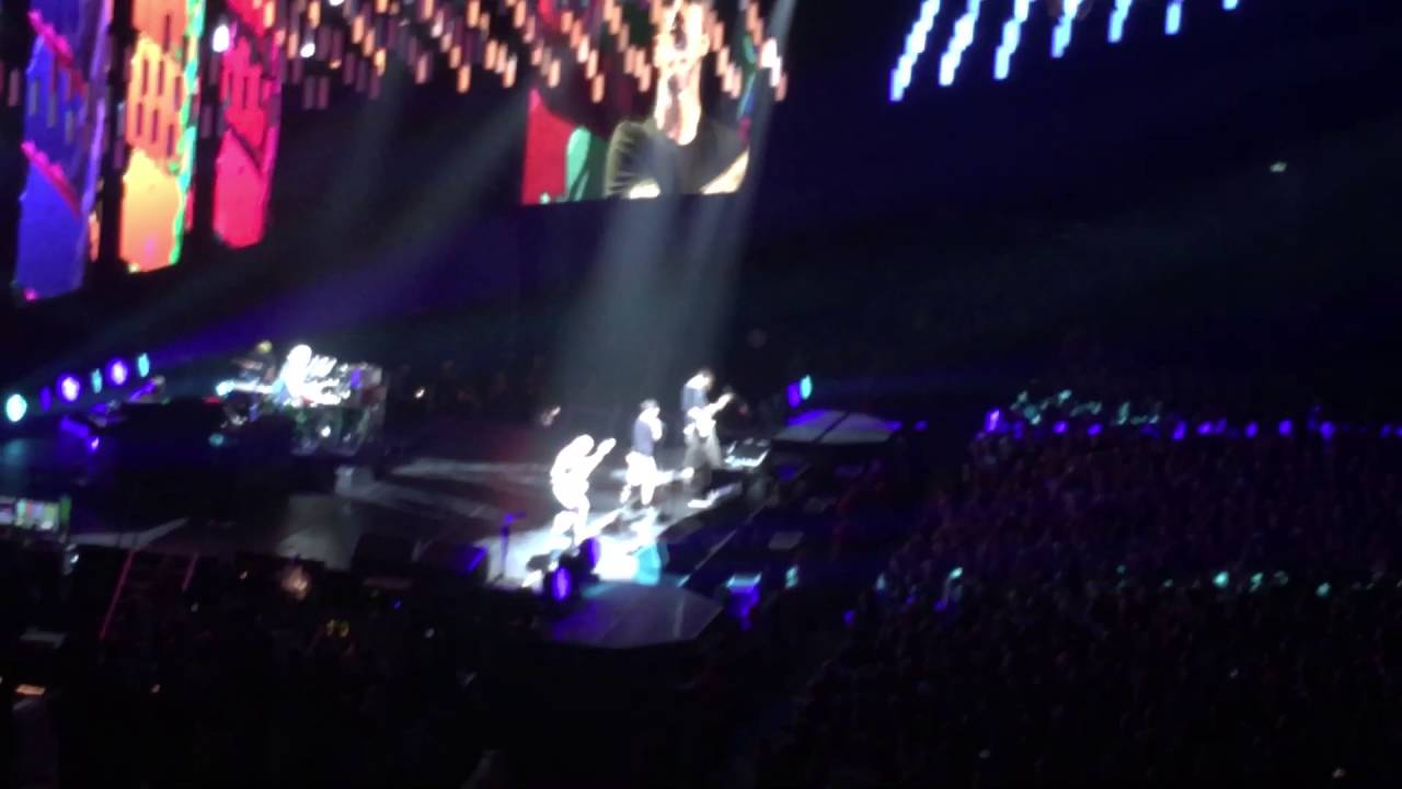 Red Hot Chili Peppers Dark Necessities Live 10/9 2016 Tele2 Arena