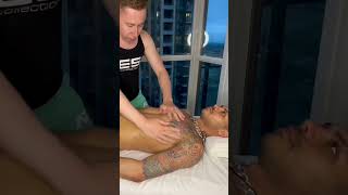 Why he keeping his eyes open ? #relaxingmassage #massage #gay