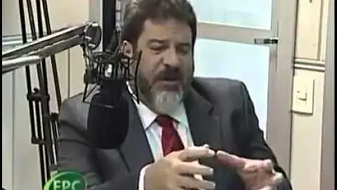 O que Paulo Freire fala sobre a relação família e escola?