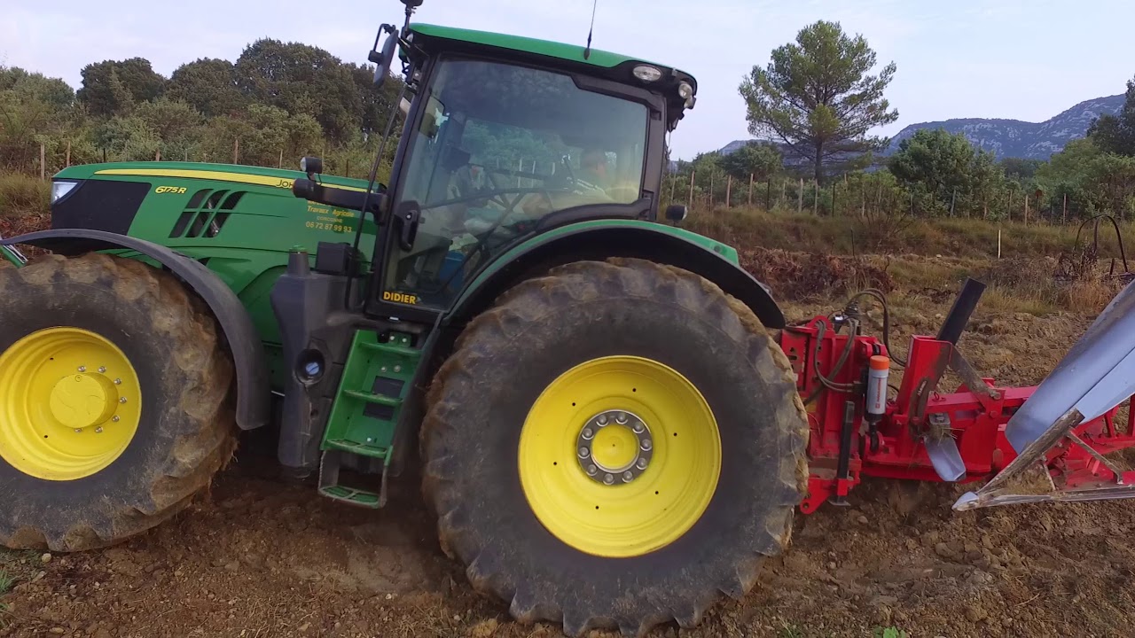 Défonçage d'une parcelle à la cadière