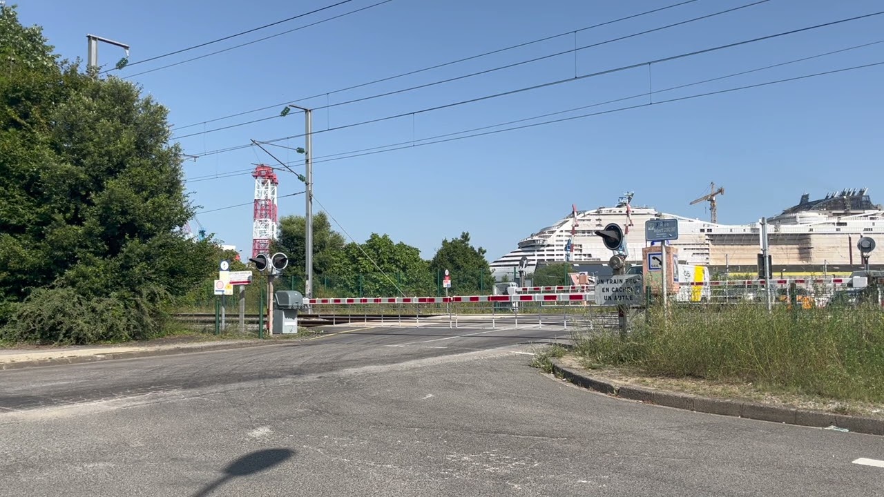 Spoorwegovergang Saint-Nazaire (F) // Passage à niveau // Railroad Crossing