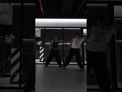 I'ma blingy blingy blingy #NCT127 #KPOP #DANCECOVER #shorts #시즈니 #엔시티 #nct