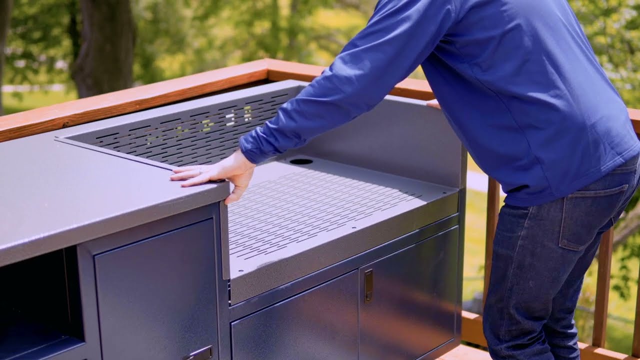 Installing the tabletop griddle insert (Fusion Cart, Ignite Cart, or Patio Line Cabinets)