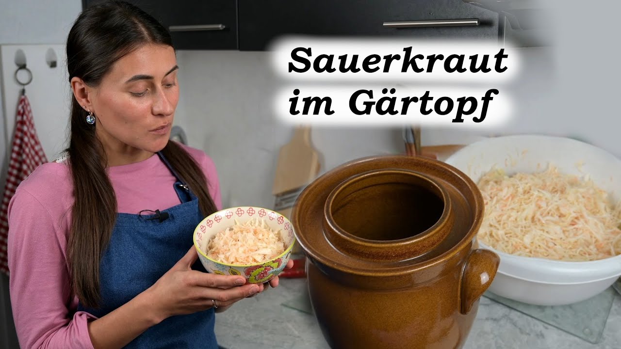 Knackiges Sauerkraut selber machen in einem Gärtopf: Einfach, schnell und super lecker!