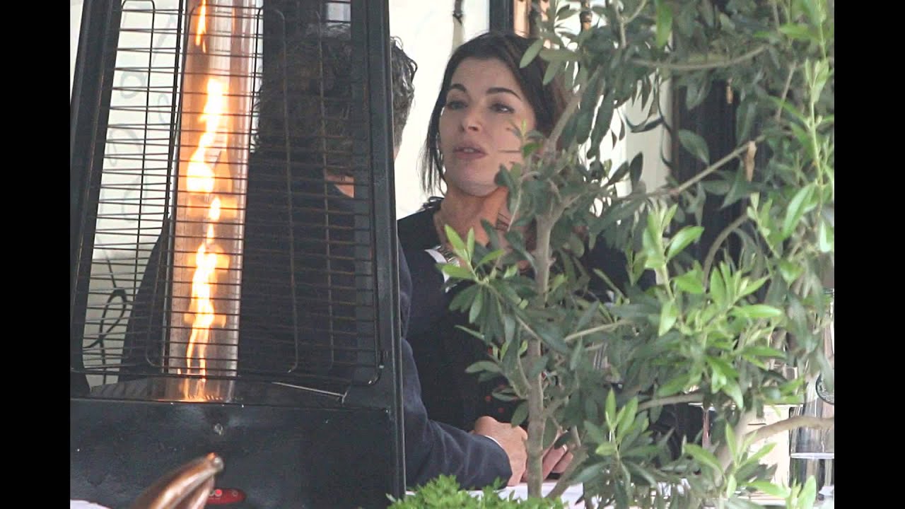 Nigella Lawson attacked by husband Charles Saatchi in Public