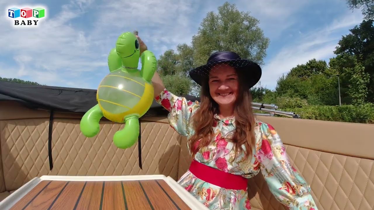 Boat trip with an inflatable turtle. Kortrijk.