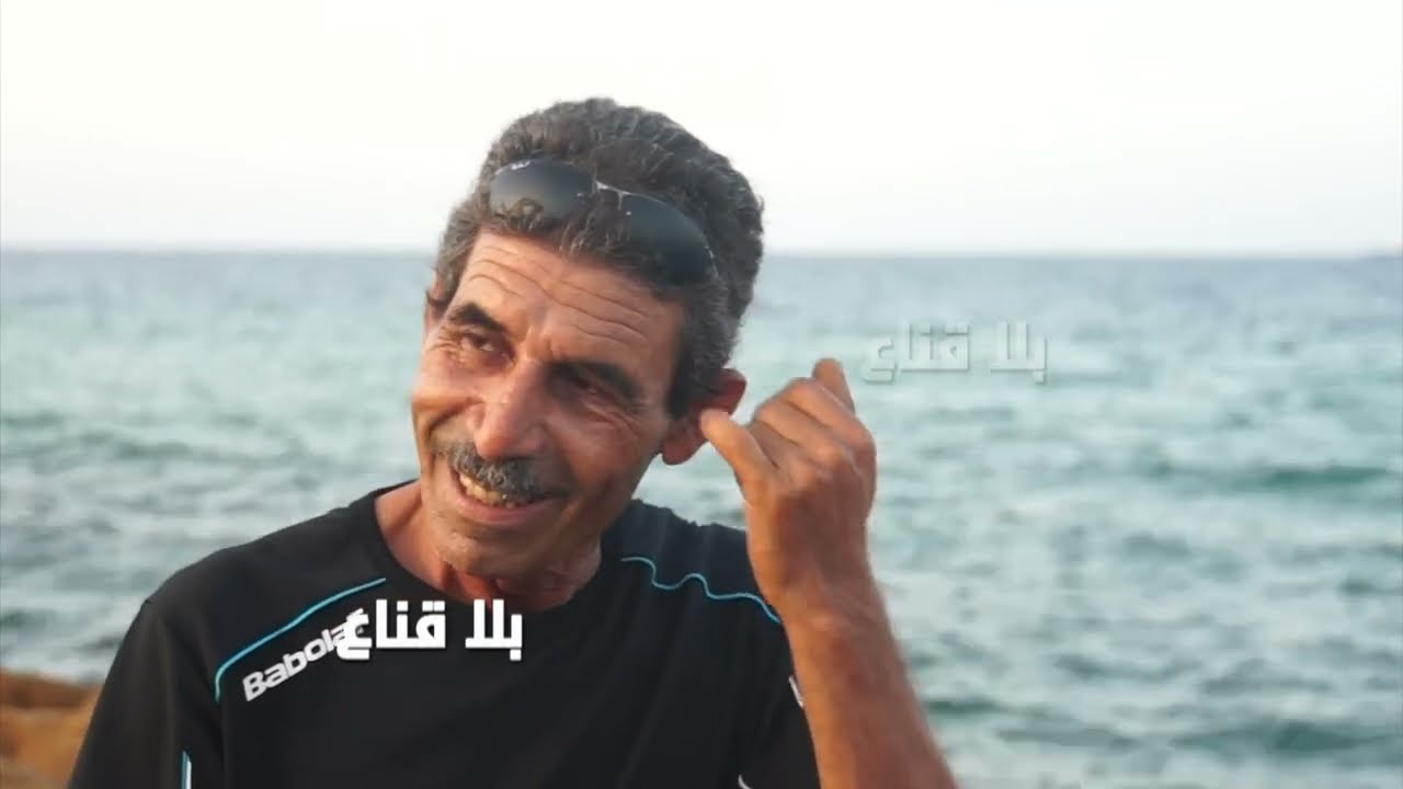 يغطس بالثلاث ساعات وسط البحر ليصطاد الحوت..أكبر الاسماك في البحر اصطادها بالخبز..تكتيك عجيب ما قصته؟