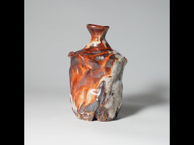 Kaen Shino tokkuri sake bottle. Makoto Yamaguchi. 火焔志野徳利