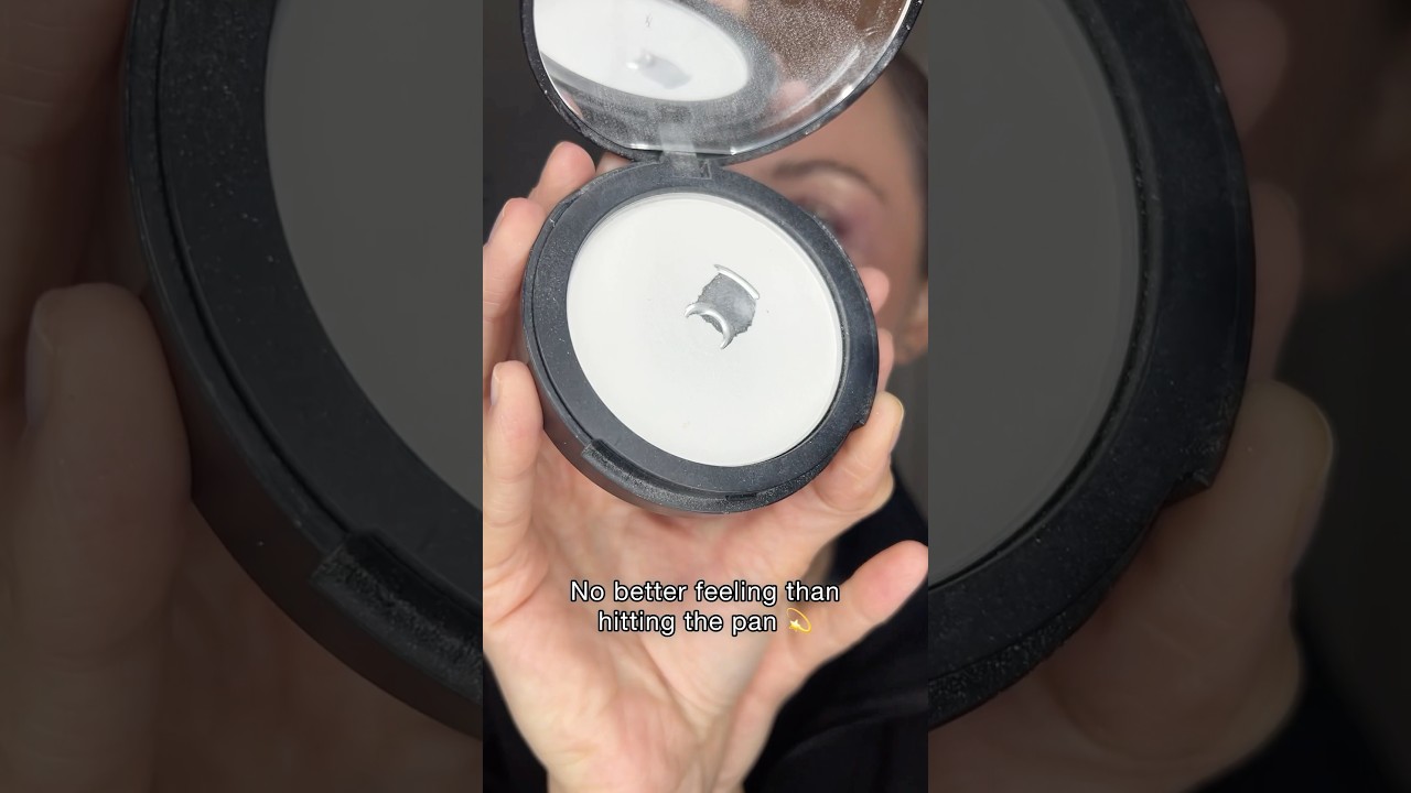 I hit the pan of HD Powder by e.l.f. Cosmetics! 😇💫 