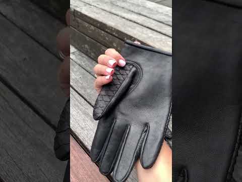 Видео: Перчатки из кожи питона AC-56