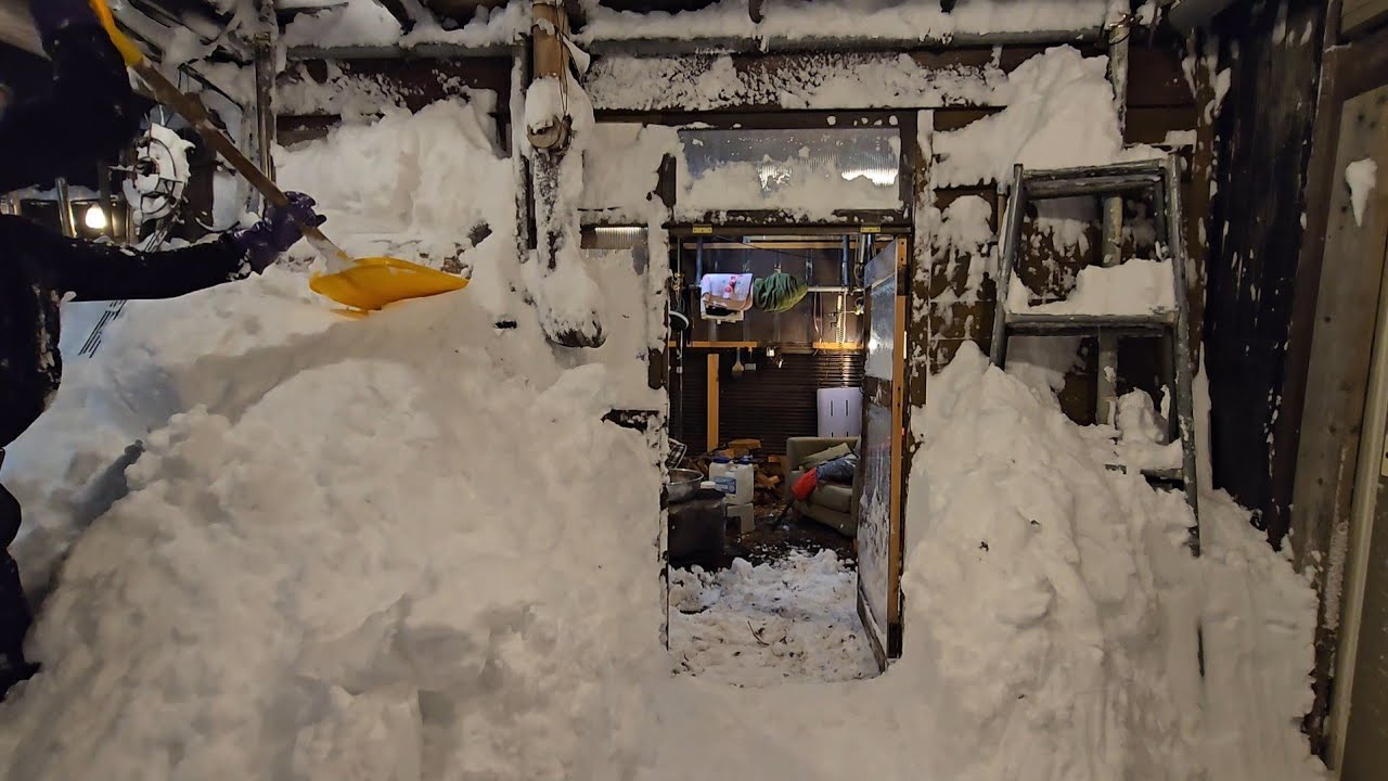 【北海道大雪】雪に埋もれた山小屋、薪ストーブで魚を焼く、お気に入り小型ポータブル電源
