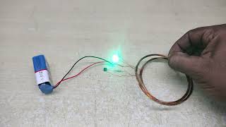 Simple wireless charging circuit | How to make wireless power transmitter
Simple wireless power transmission circuit for school projects with circuit diagram. This circuit is used to demonstrate the concept of wireless power transfer.
Required components:
BC547 Transistor
470 ohms resistor
9V battery
9v battery holder
5mm LED
29SWG copper wire
#wirelesscharging #wirelesspowertransfer #schoolproject #scienceproject Simple wireless charging circuit | How to make wireless power transmitter