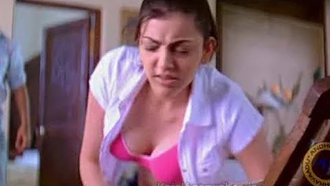 Kajal Agarwal Showing Her Boobs to Arjun | Only 18 Plus