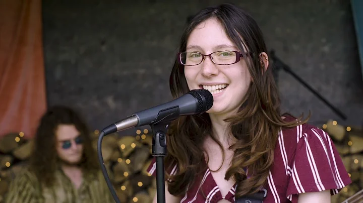 Cart Barn Sessions | Rebecca Zimmerman
