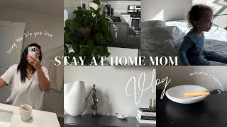Stay at home mom Day in the life! Cleaning and organizing my apartment!