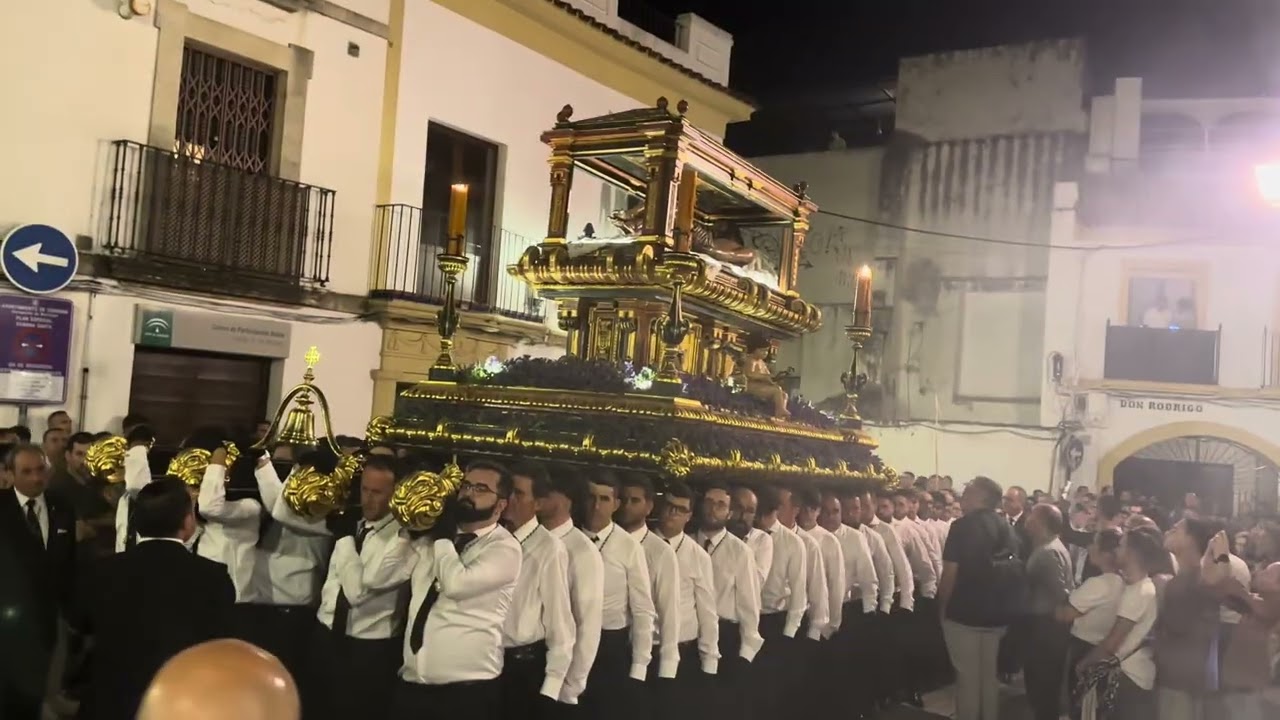El sepulcro del Carpio entrando en plaza De San Pedro