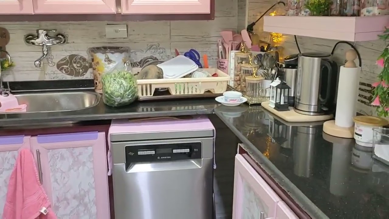 بسم الله نبدا روتين يومي اهلا اهلا حبايب هدى على شايفين الحلويات يا بنات بموت على نفسي من الضحك 😂😂🫣