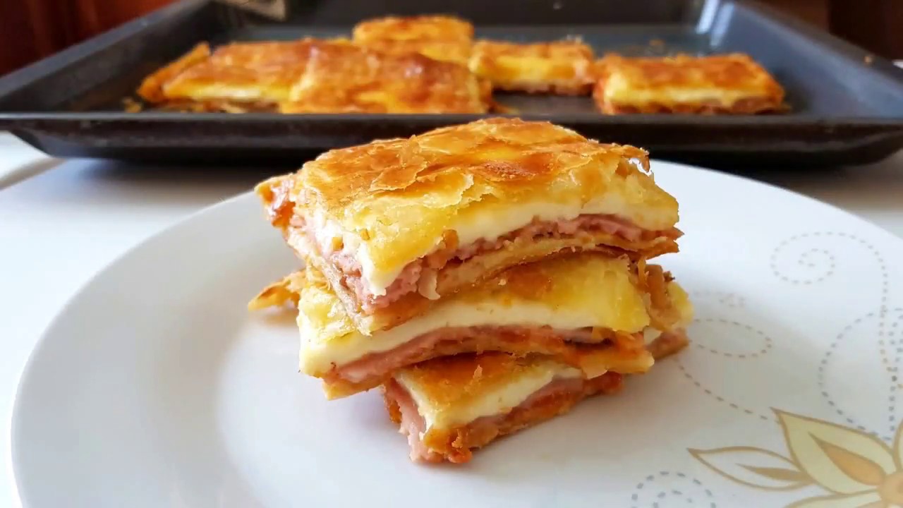 Λαχταριστή ζαμπονοτυρόπιτα με κόκκινη σάλτσα!!!