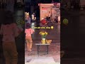Đây có lẽ là khoảnh khắc giựt cô hồn đáng yêu nhất ad từng thấy Em bé lễ phép cúi đầu xin gia chủ