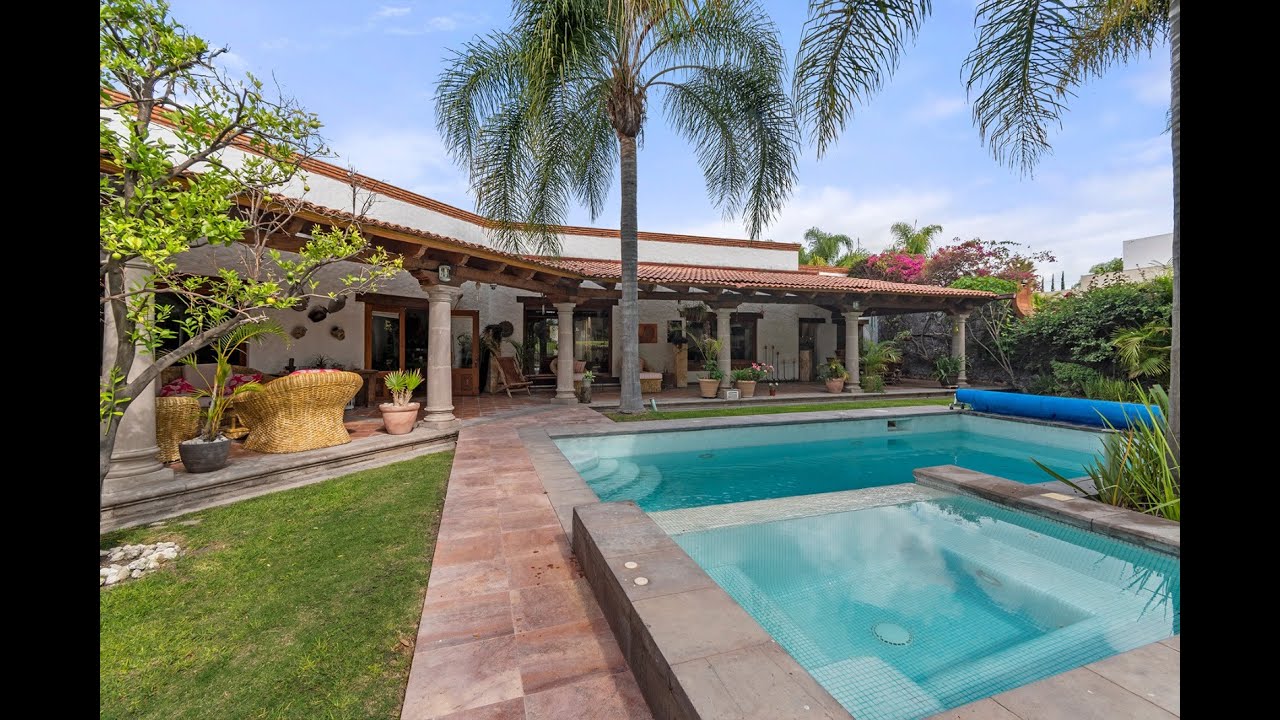 CASA EN VENTA CON ALBERCA EN UN PISO JURIQUILLA VILLAS DEL MESON QUERETARO - GM