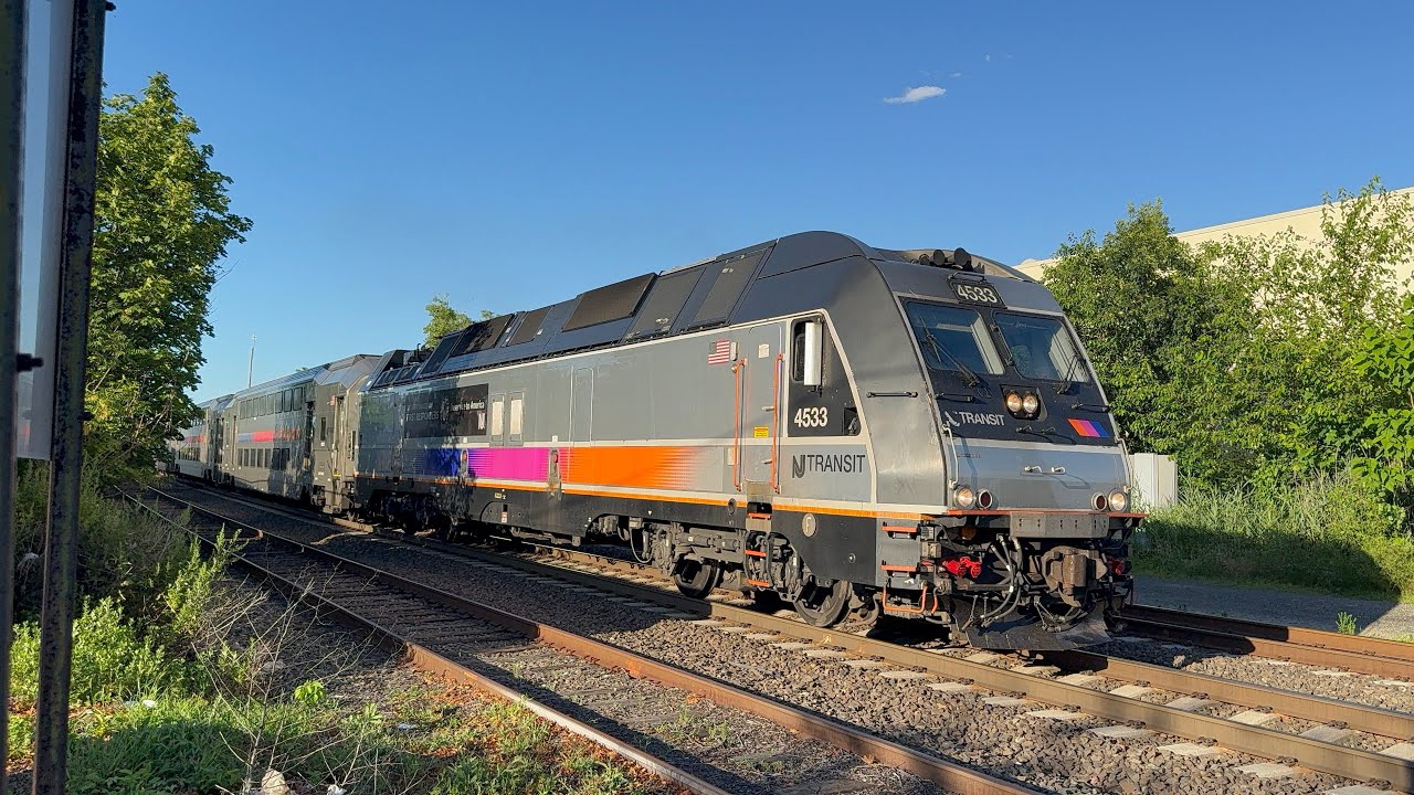 [4K/HDR]: Reversed NJ Transit Meadowlands Shuttle train with ALP-45DP ...