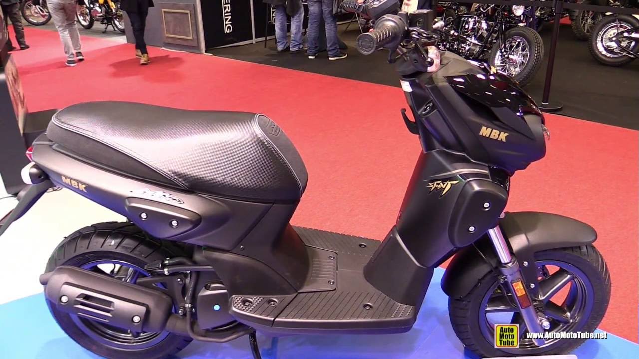 2016 MBK Stunt Naked 50c Scooter - Walkaround - 2015 Salon de la Moto Paris