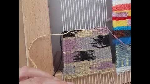 tapestry weaving - blending 3 colors