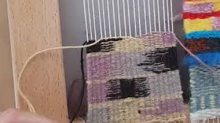tapestry weaving - blending 3 colors