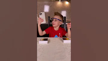 A Kid🤷🏻‍♂️ Helped His Dad Open The Box With The New iPhone🤪😁