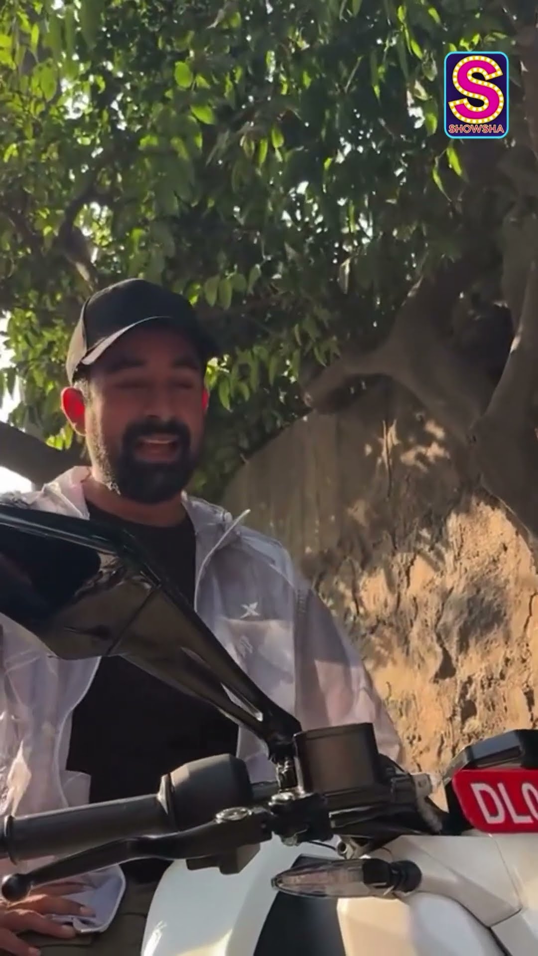 Rannvijay Singha Thrilled To Flaunts His New Beast For the Papz! N18S