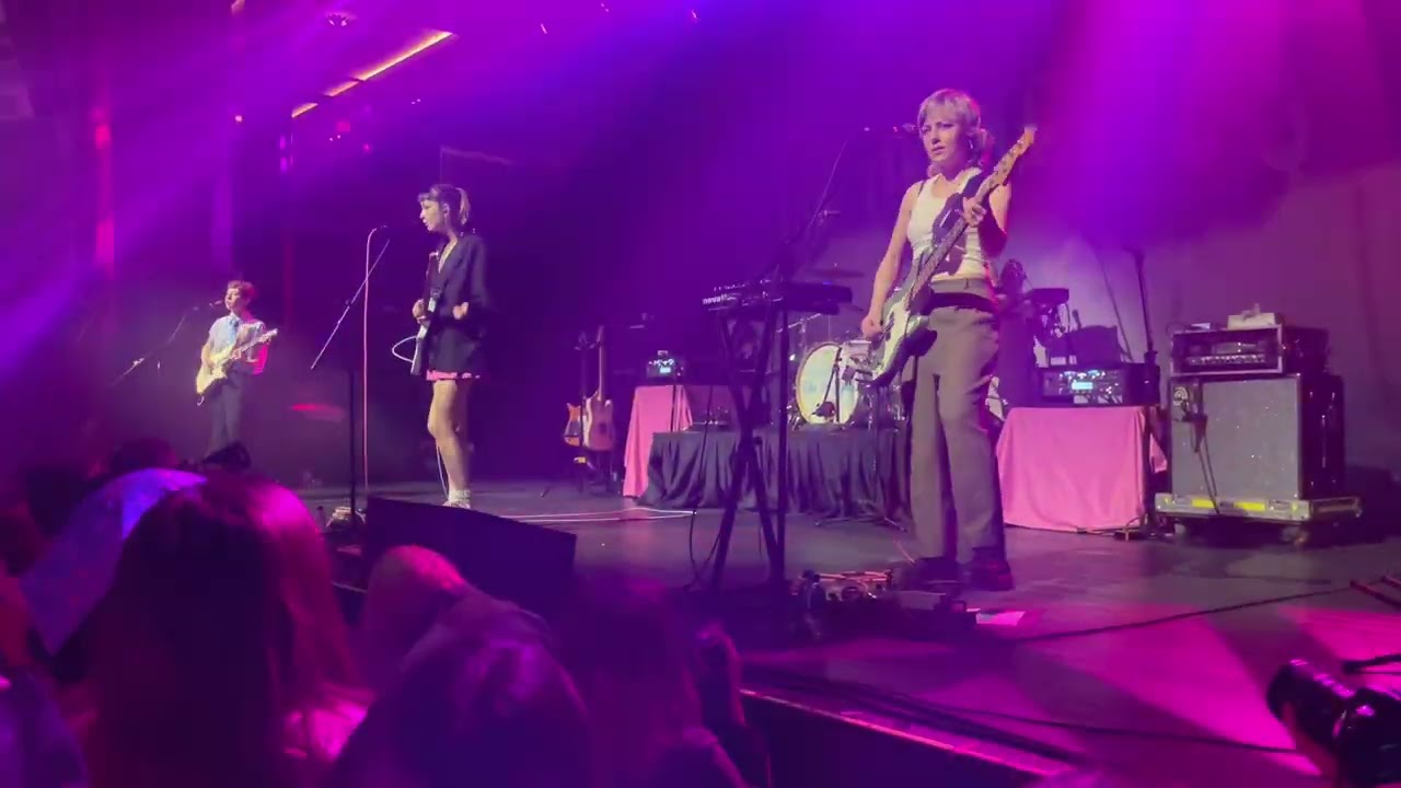 The Regrettes - California Friends (live)