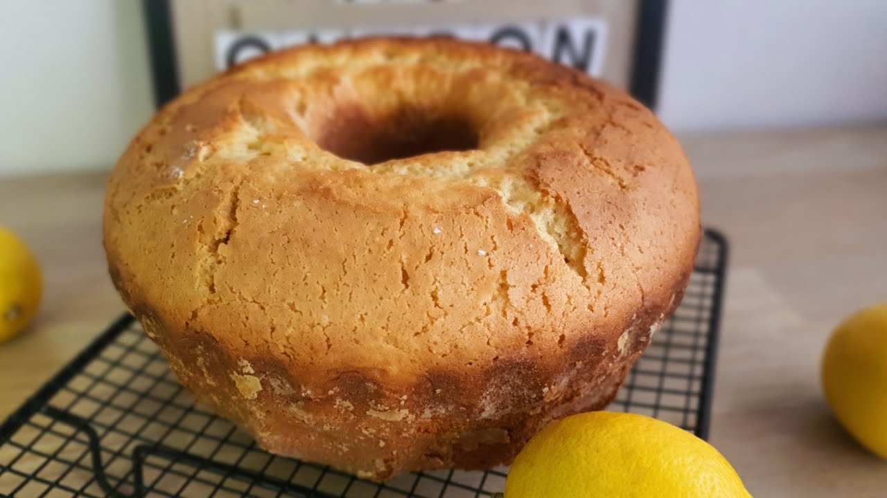 Gateau aux citrons avec les jaunes d'œuf.