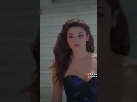 بتمشي وبتهز بخصرا كانها ملكه عصراا