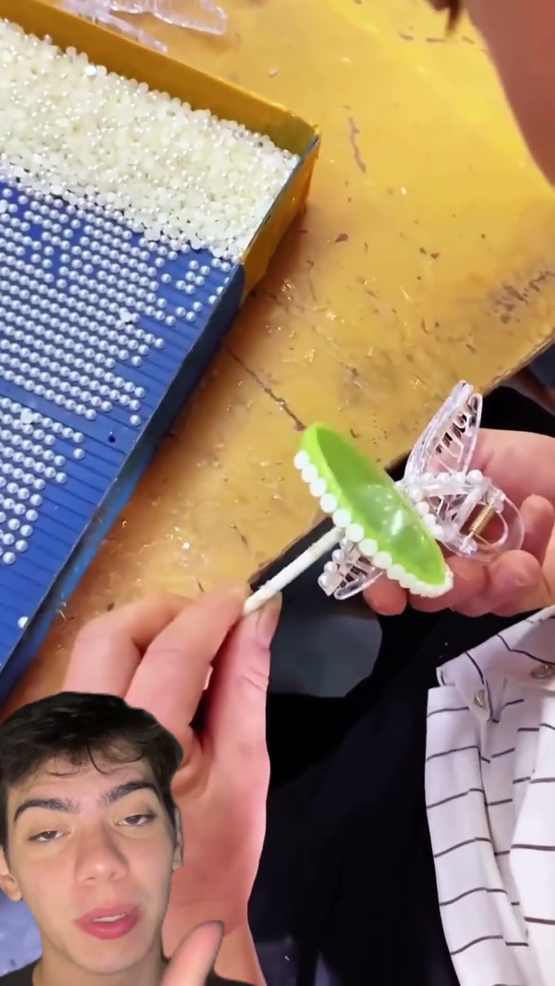 Descubra como piranhas de cabelo com pedrinhas são feitas! Simples e incrível! ?✨