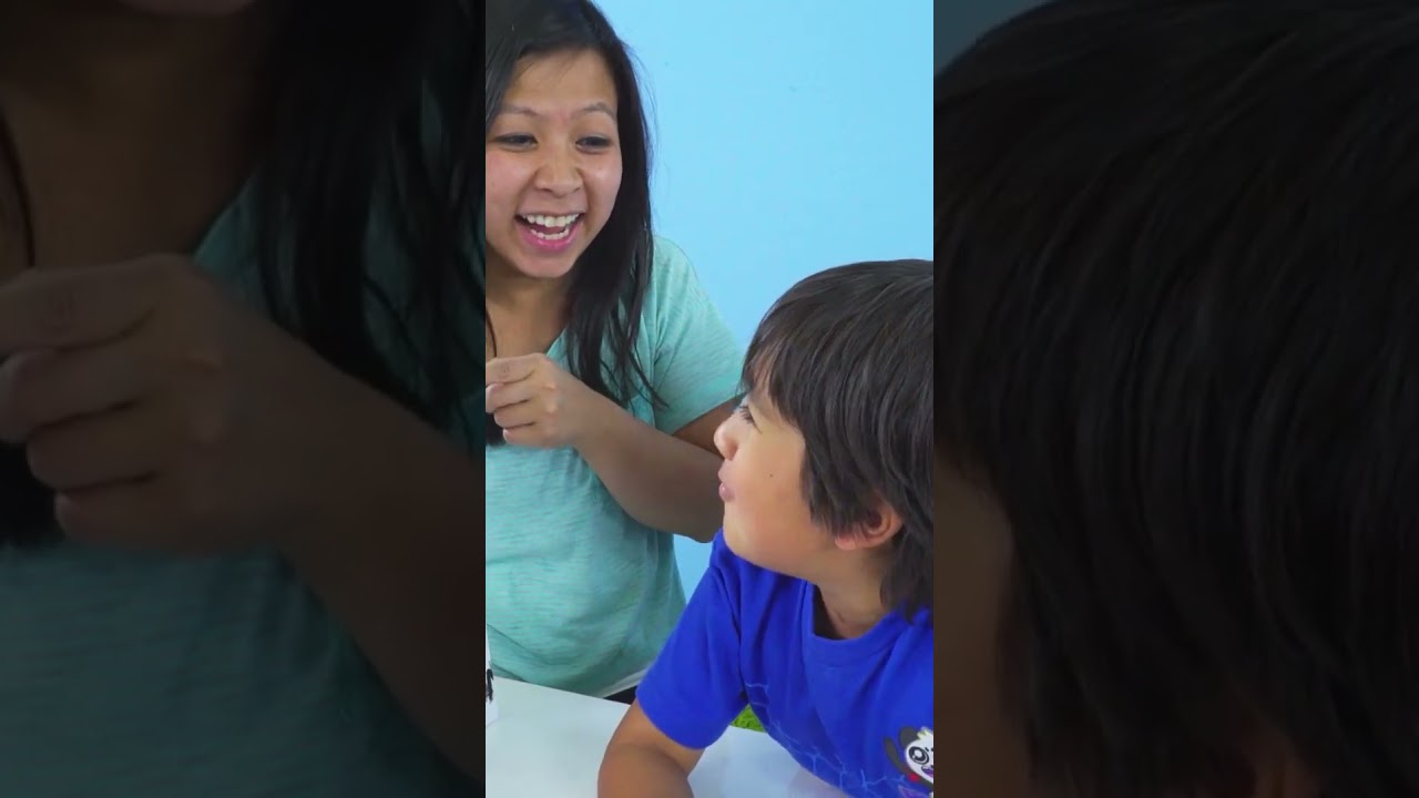 Ryan Judges Mom VS Dad: Drawing Edition!