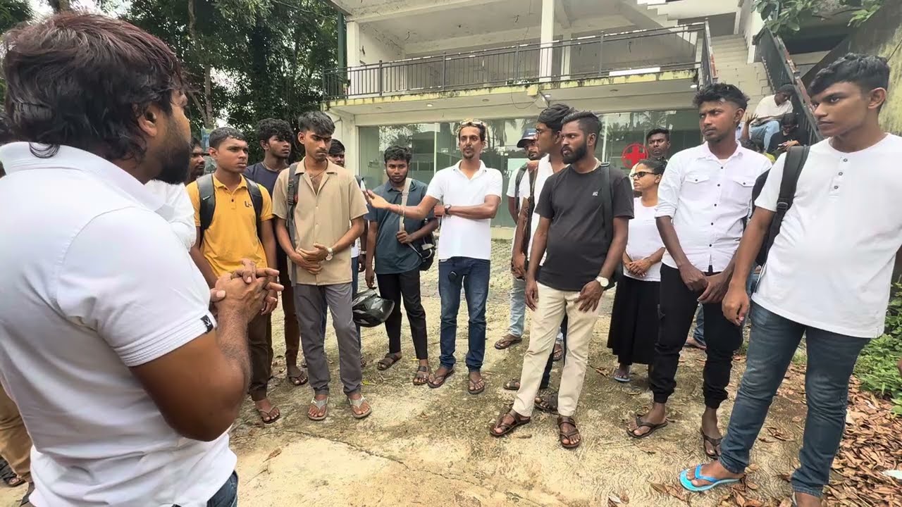 ට්‍රයල් එක දවසට ත්‍රී රෝද රථයක් කොහොමද ඩ්‍රයිවින් කරන්නේ