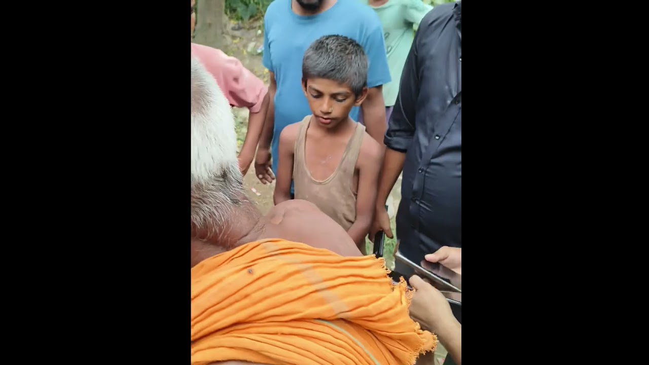 Shiva nagar chaipurwa mein din mein hi chor kud pade Hain chori karke lekar gaye hain