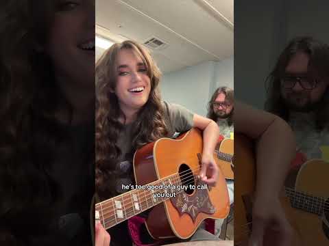 I think we all know a girl like this… #songwriter #live #boyfriend #relationshiptok #countrymusic