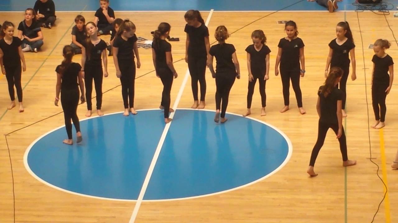 ריקוד בטקס יום השואה 2016