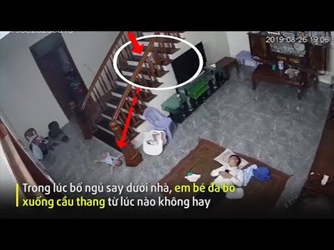 Video: Làm cách nào để ngăn con tôi không bị ngã xuống cầu thang?