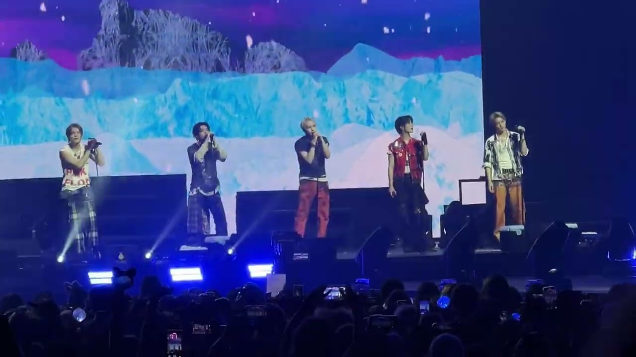 Tomorrow X Together (TXT) - 0X1=Love Song (I Know I Love You) - 9/21/25 - ACT: Tomorrow Rosemont D1